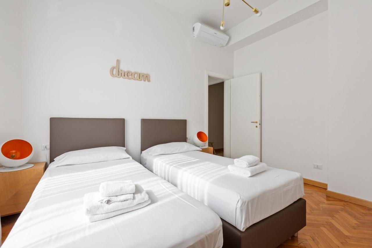 Roomy Duomo & San Babila Apartamento *