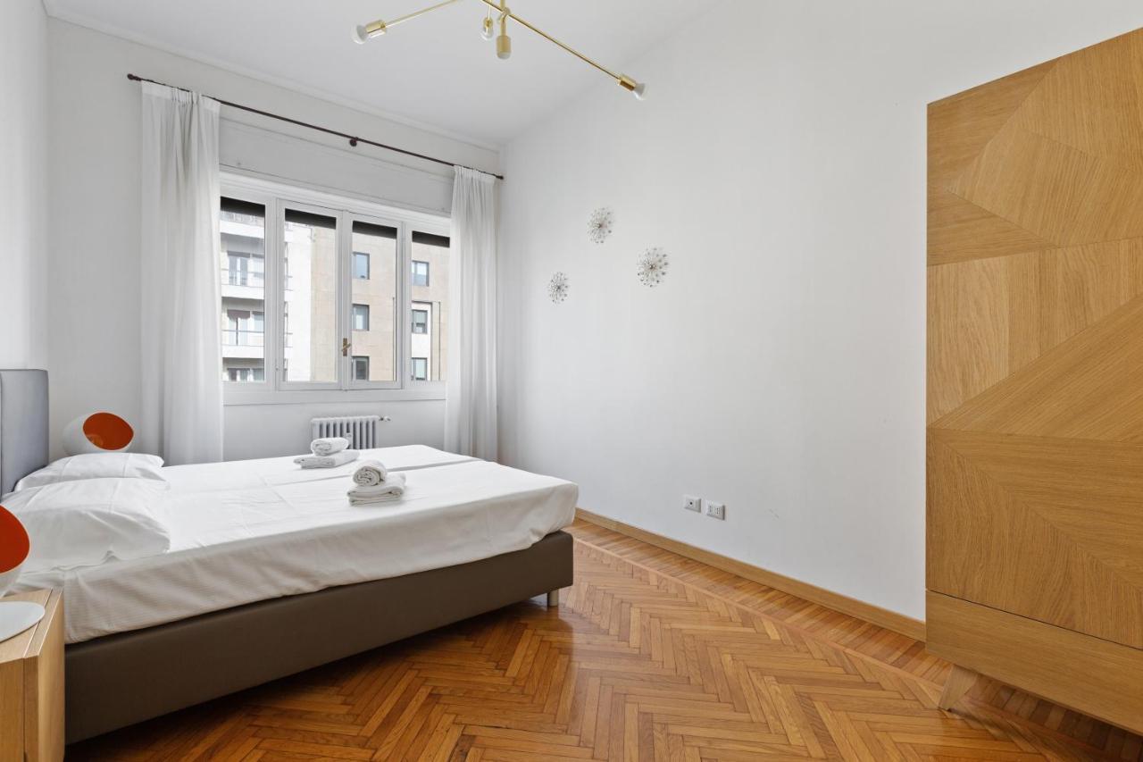 Roomy Duomo & San Babila Apartamento *