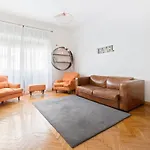 Roomy Apartment Duomo&San Babila